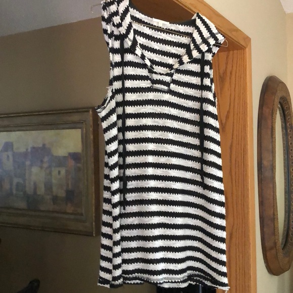 Mystery black n cream sleeveless tunic - Picture 1 of 4